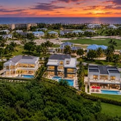 Las Palmas Estate: 3 luxury villas, pools, Jacuzzis, golf carts & staff