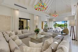 Cayuco 12: Luxury Villa w/ Pool, Jacuzzi, Mini Golf, Staff & Golf Cart
