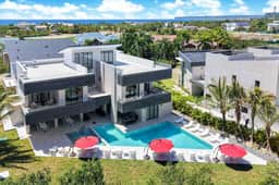 Las Palmas Estate: 3 luxury villas, pools, Jacuzzis, golf carts & staff - Image 3