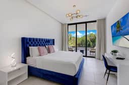 Las Palmas Estate: 3 luxury villas, pools, Jacuzzis, golf carts & staff - Image 5