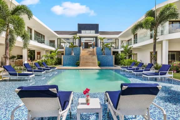 La Catalina 6 - 8 bedroom mansion with full staff - Image 1