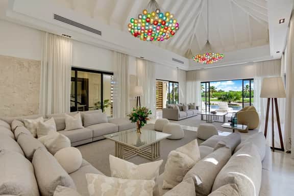 Cayuco 12: Luxury Villa w/ Pool, Jacuzzi, Mini Golf, Staff & Golf Cart