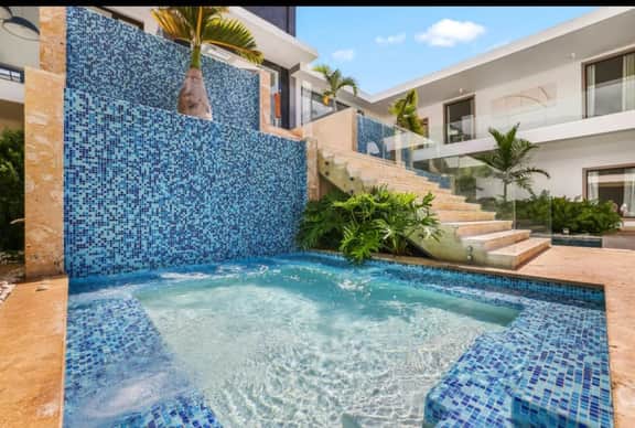 La Catalina 6 - 8 bedroom mansion with full staff - Image 2