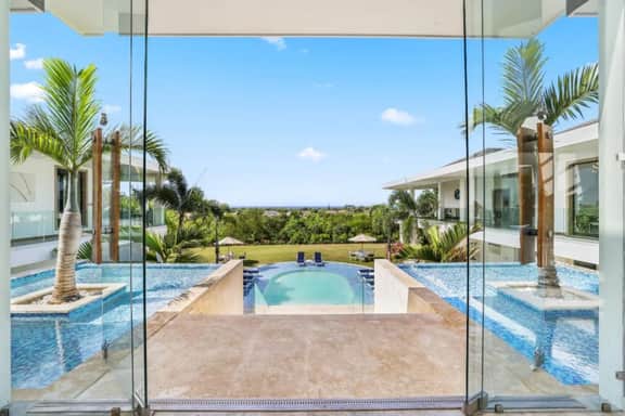 La Catalina 6 - 8 bedroom mansion with full staff - Image 4