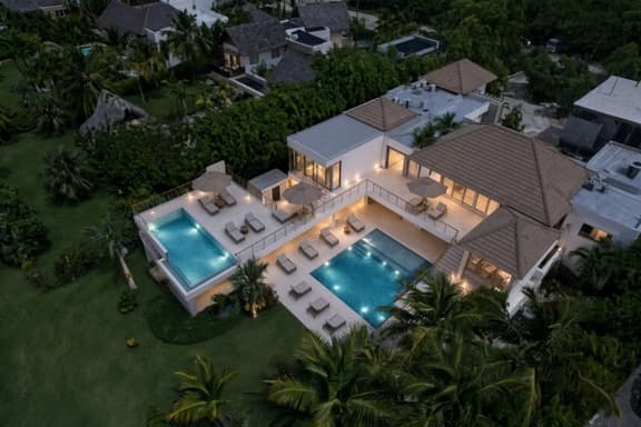 Villa Espada: Grand 8-Bedroom Estate w/ pools, Eden Roc beach club, staff & golf carts - Image 1